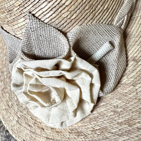 Straw Hat With Natural Flowers S/M - Picture 3 of 8
